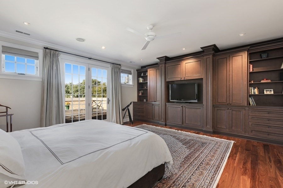 13_2030NDaytonStreet_178_MasterBedroom_LowRes.jpg