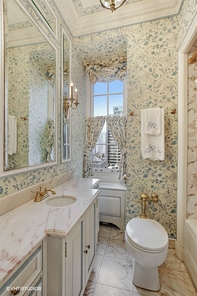 19_1500NLakeShoreDrive_Unit1112B_323_BathroomEnSuiteMainFloor_LowRes.jpg