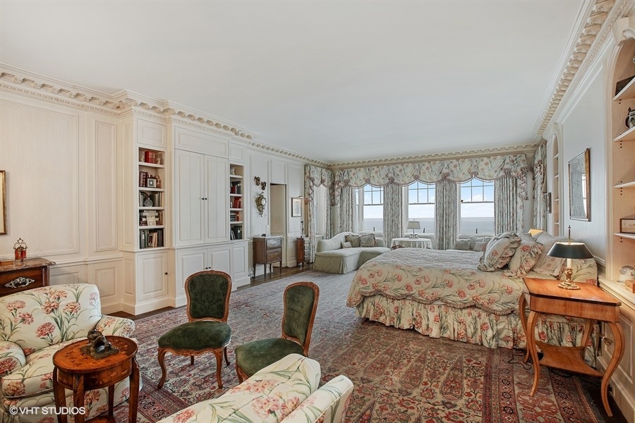 21_1500NLakeShoreDrive_Unit1112B_178_MasterBedroom_LowRes.jpg