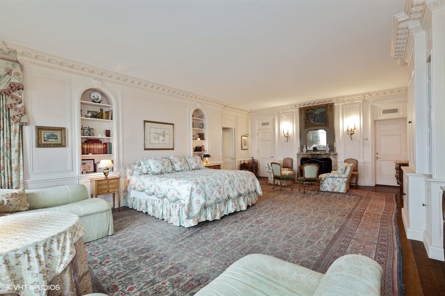 22_1500NLakeShoreDrive_Unit1112B_14_MasterBedroom_LowRes.jpg