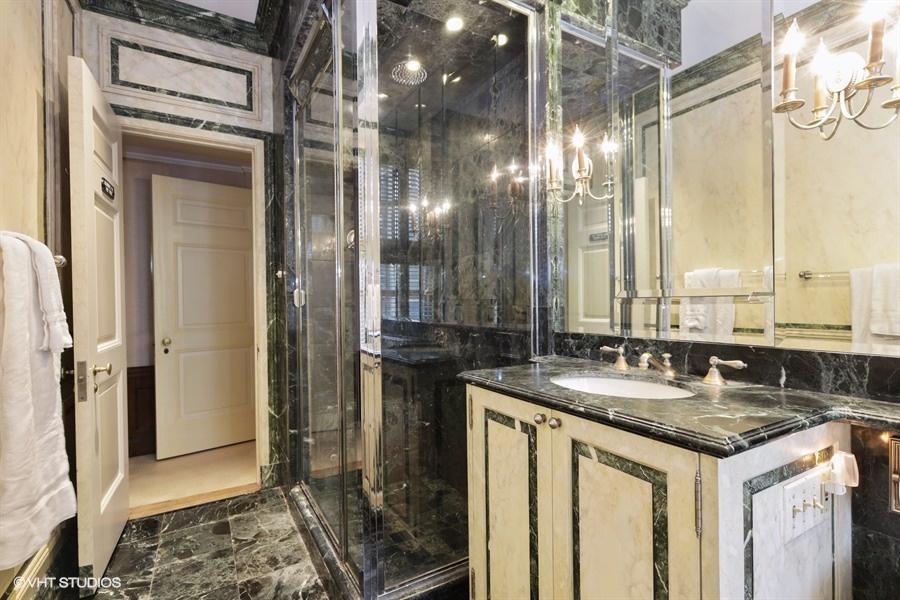 27_1500NLakeShoreDrive_Unit1112B_8_BathroomUpperLevel_LowRes.jpg