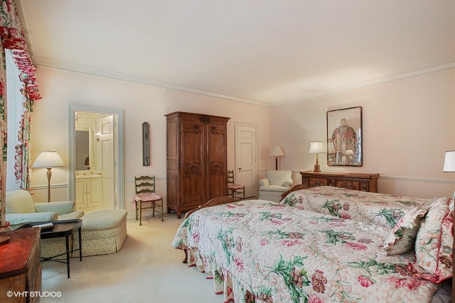 29_1500NLakeShoreDrive_Unit1112B_161_BedroomEnSuiteUpperLevel_LowRes.jpg