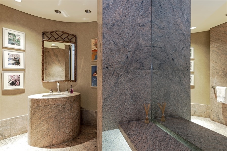 22_950NMichiganAvenue_Unit515203_10_3rdBathroom_LowRes.jpg
