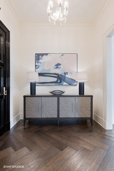 04_9WWaltonStreet_Unit2902_32_Foyer_LowRes.jpg