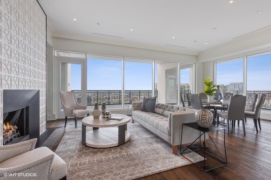 07_9WWaltonStreet_Unit2902_10001_LivingRoomDiningRoom_LowRes.jpg