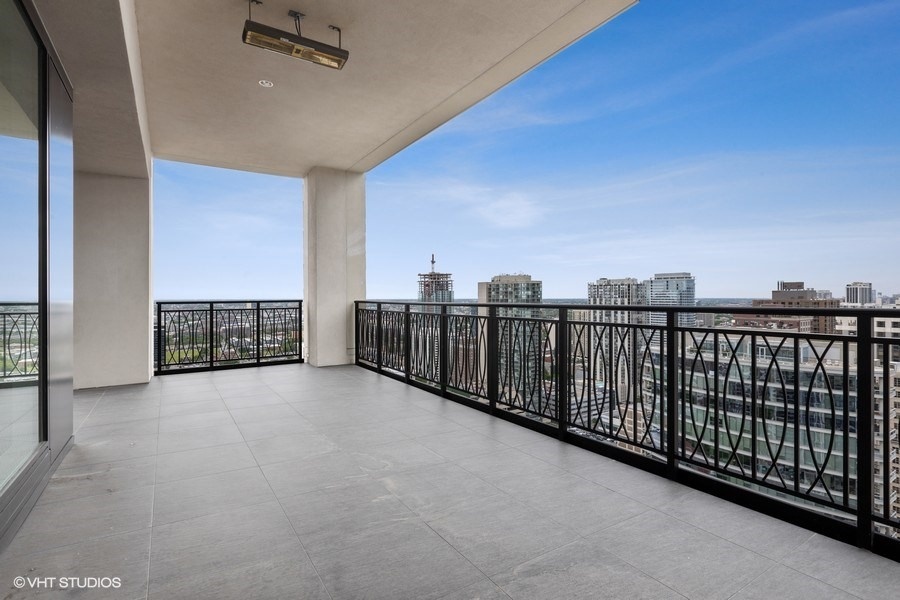 33_9WWaltonStreet_Unit2902_66_Terrace_LowRes.jpg