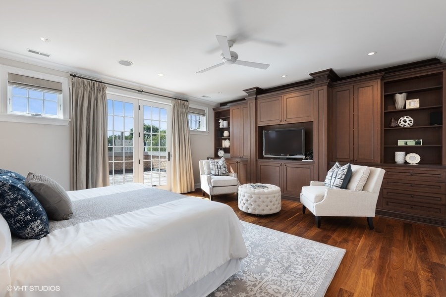 70_2030NDaytonStreet_178002_MasterBedroom_LowRes.jpg