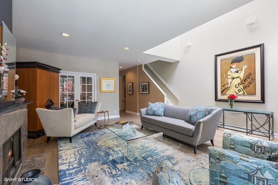 03_1938NorthMaudAve_10001_LivingRoom_LowRes.jpg