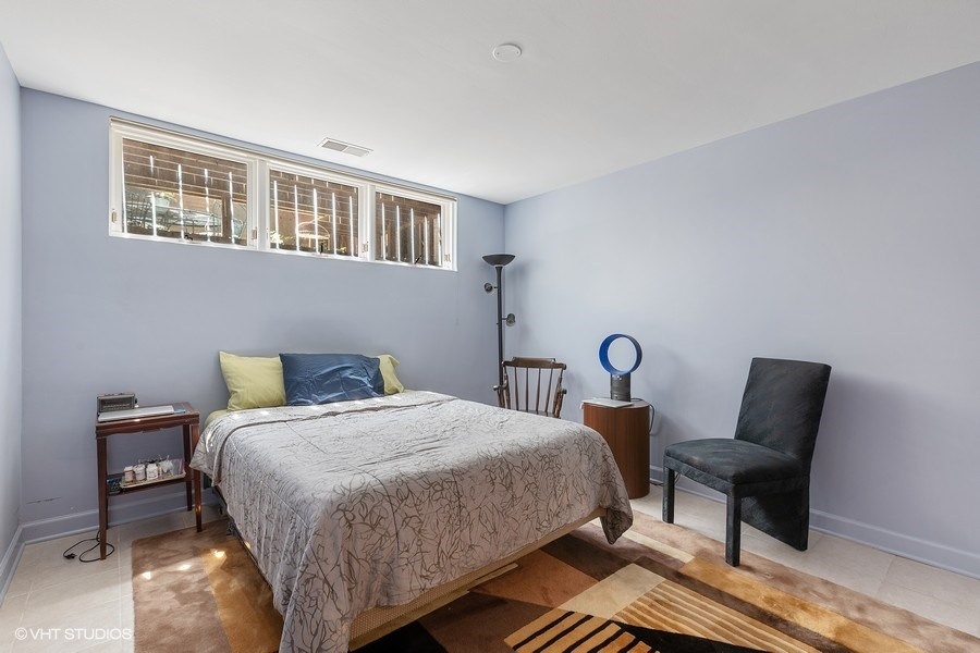 18_1938NorthMaudAve_154_LowerLevelBedroom_LowRes.jpg