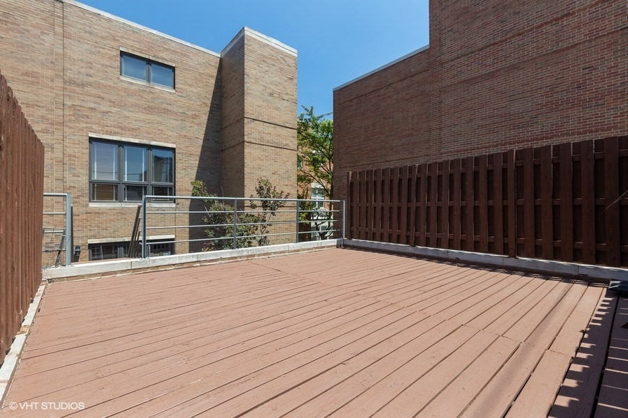 21_1938NorthMaudAve_66002_Deck_LowRes.jpg
