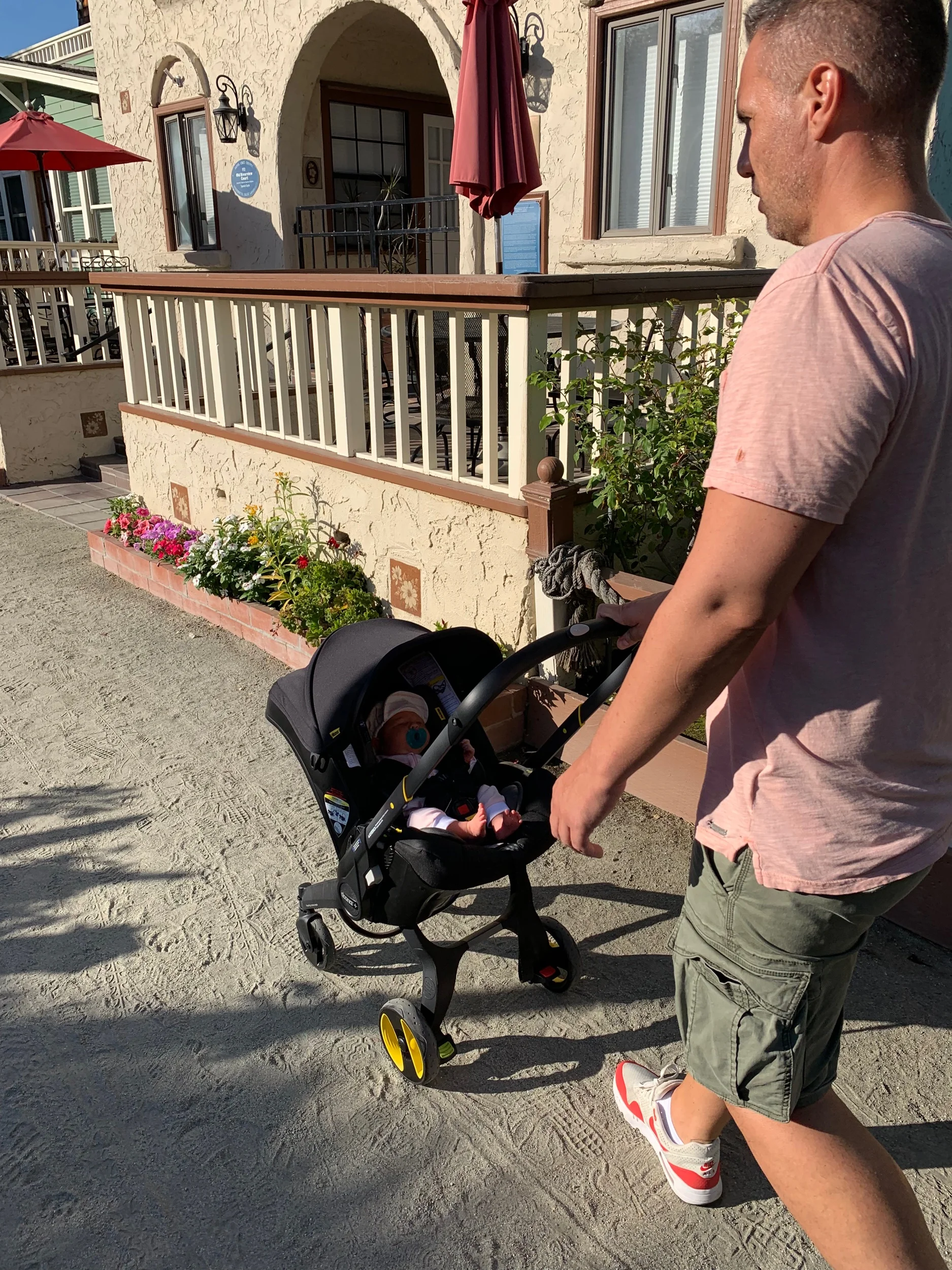 KYSTPERLE: Capitola er liten perle av en by i California som frister til daglige gåturer bl.ant annet ned til stranden.