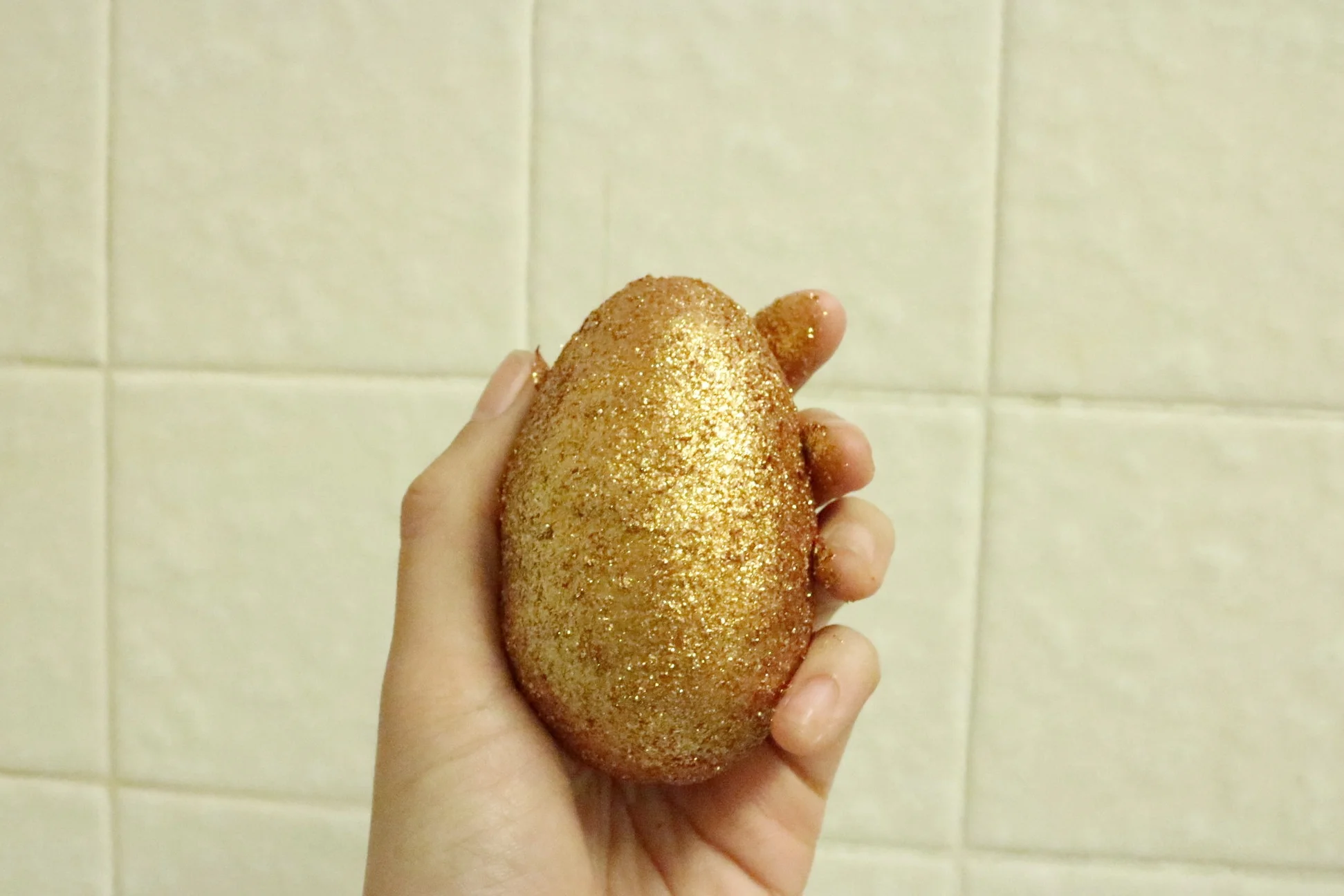 Lush Cosmetics Golden Egg Bath Bomb Melt