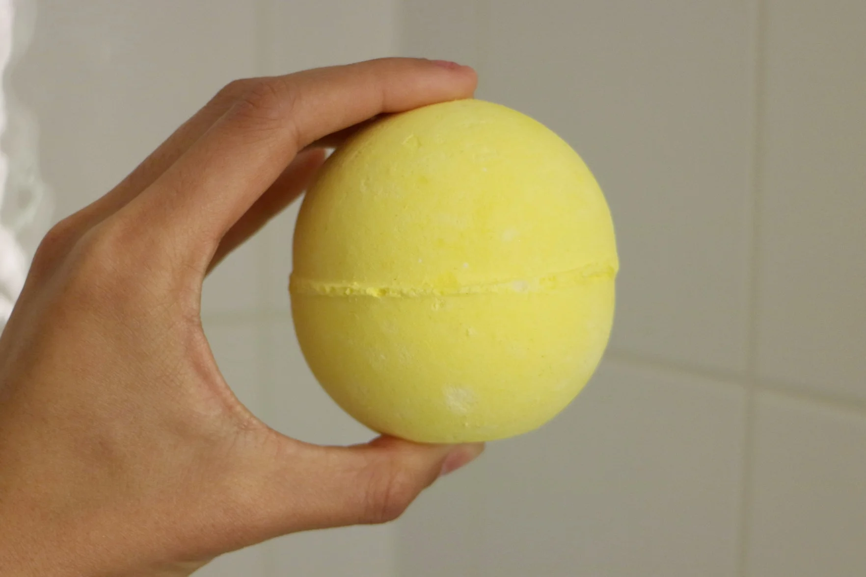 Lush Fizzbanger Bath Bomb Demo