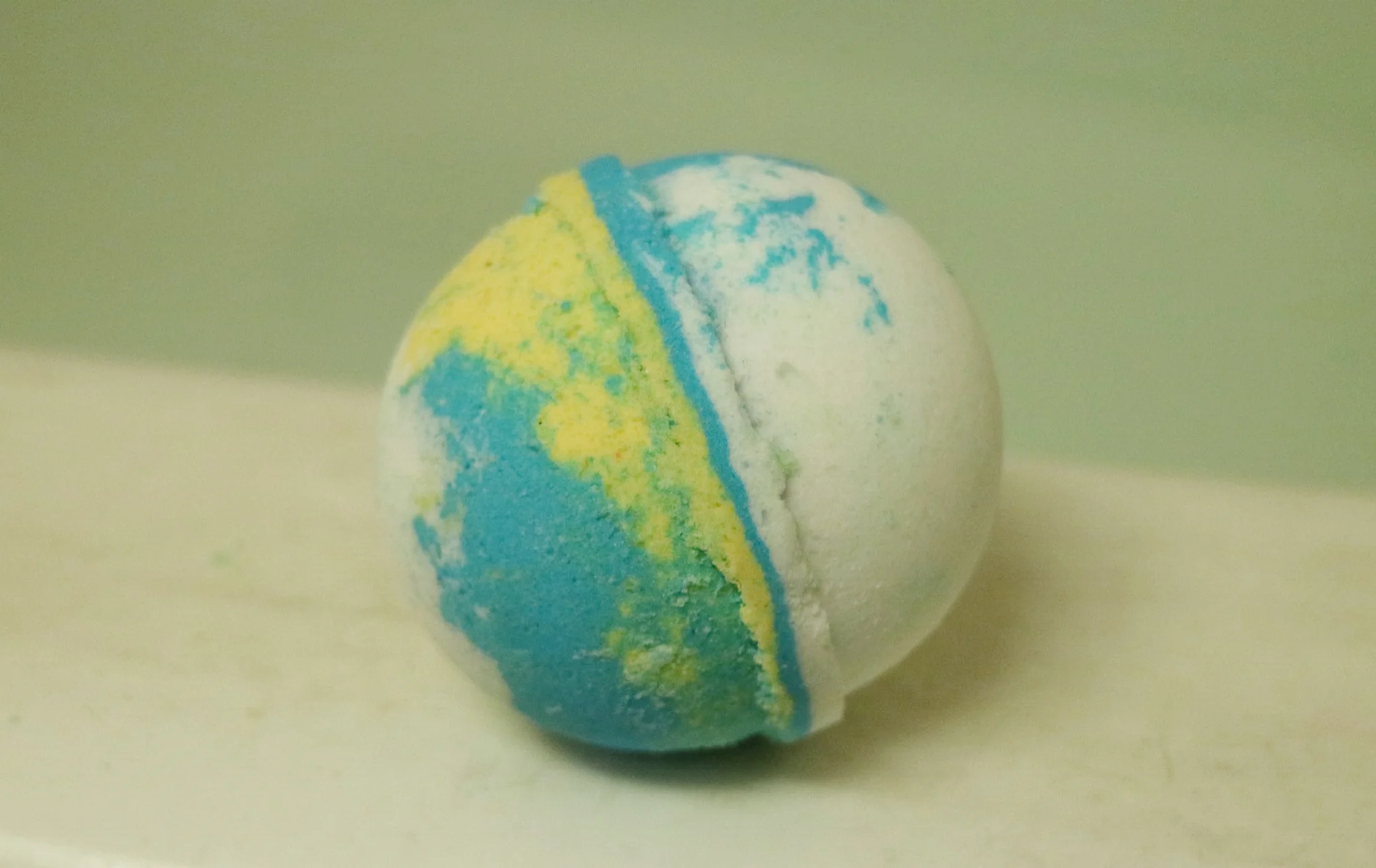 Sky Organics Bath Bomb - Caribbean Coconut Demo