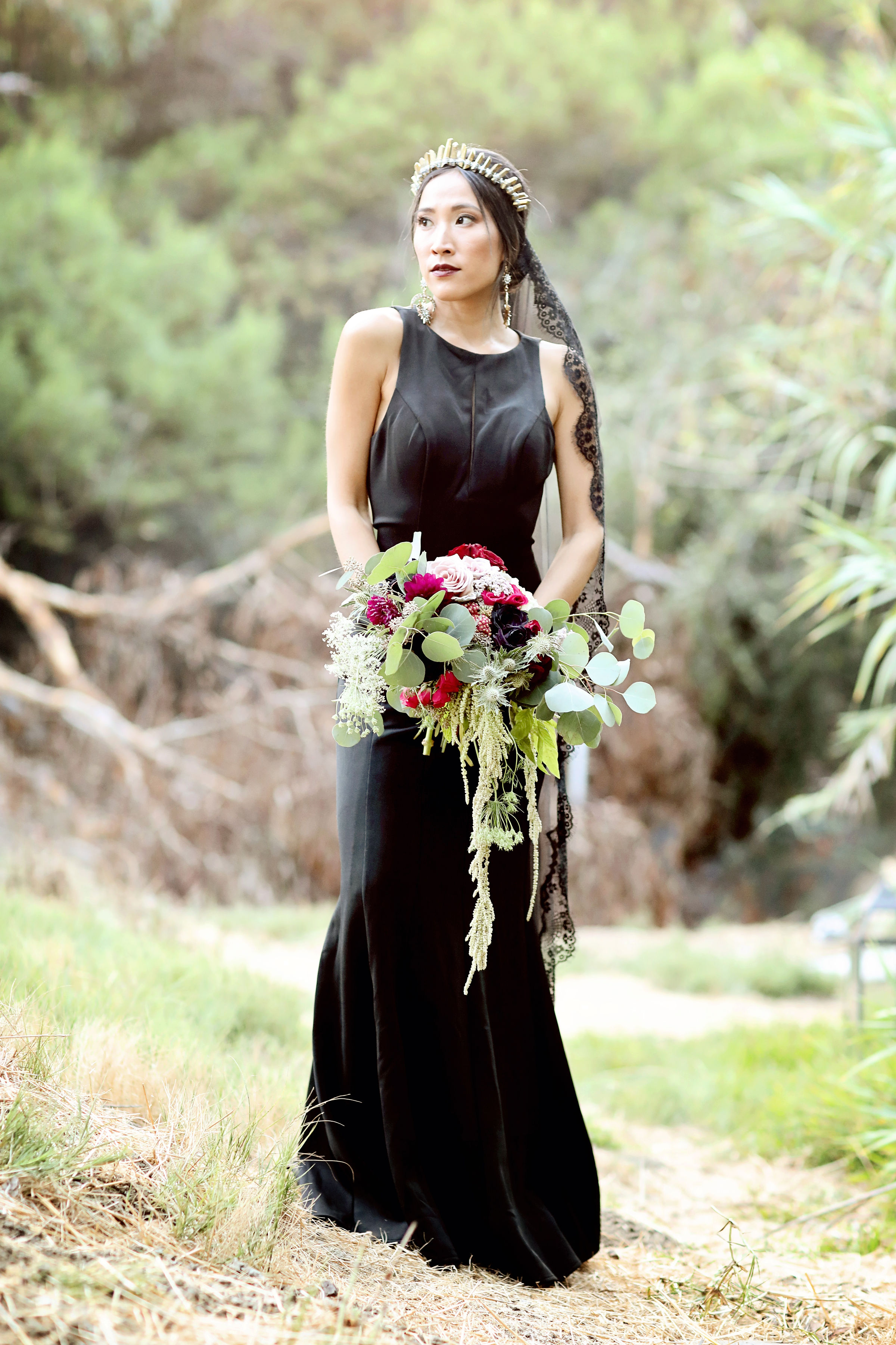 blackdahliabride32.jpg