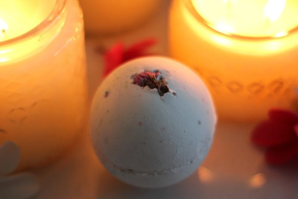 Lush Ylang Song Bath Bomb Review &amp; Demo 
