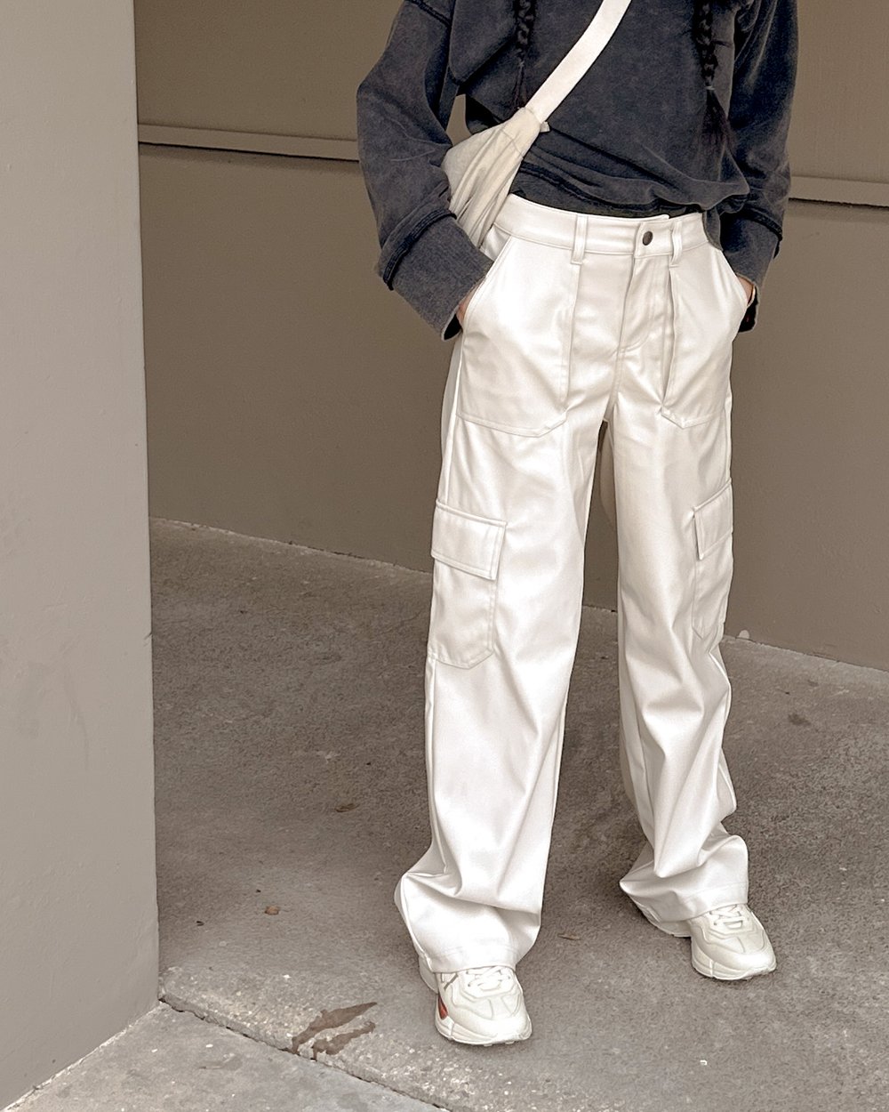 Casual Outfit Sweatshirt and Target Cargo Pants - Amanda N Hammond-03.jpg