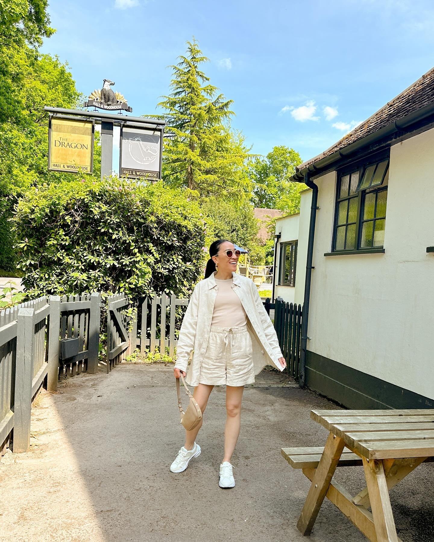 Obsessed with the #linenclothing from @fandfclothing, had to wear it out immediately cause the weather was the warmest it has been all year here ☀️ #linenstyle #springsummerstyle #fandfclothing #tescoclothing #tescofinds #ukpub #englishpubs #dragonco