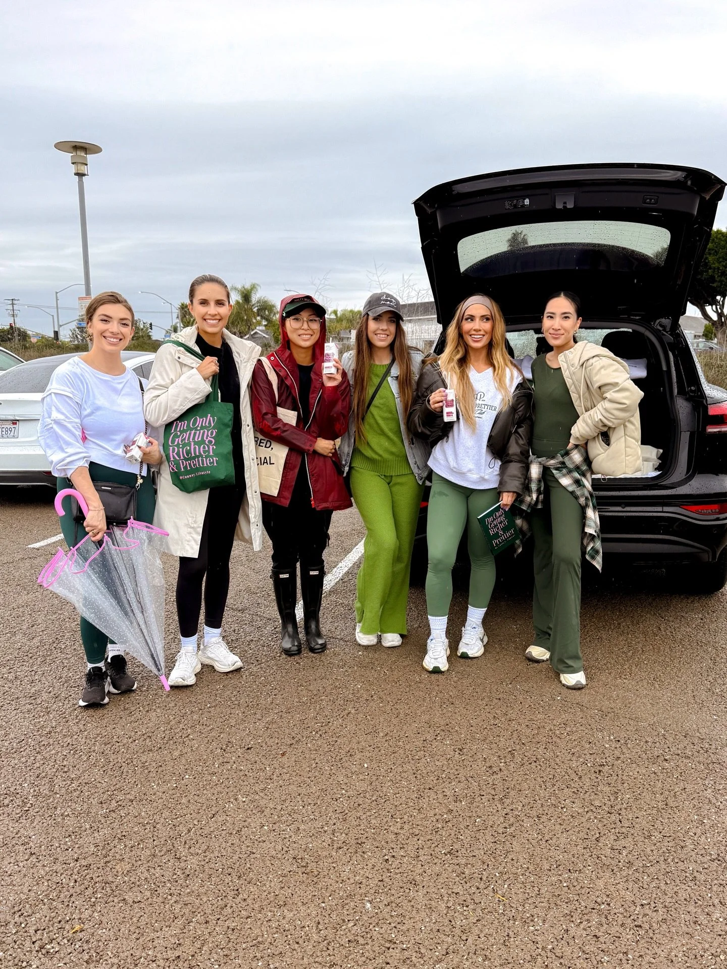 rain or shine, the inaugural @richerandprettier walk club was ON! Join the next one on Fri Dec 5 12:30-2PM around Balboa Island! Get festive wearing all red or burgundy - walk, connect, manifest and soak up the holiday vibes together! Register: https