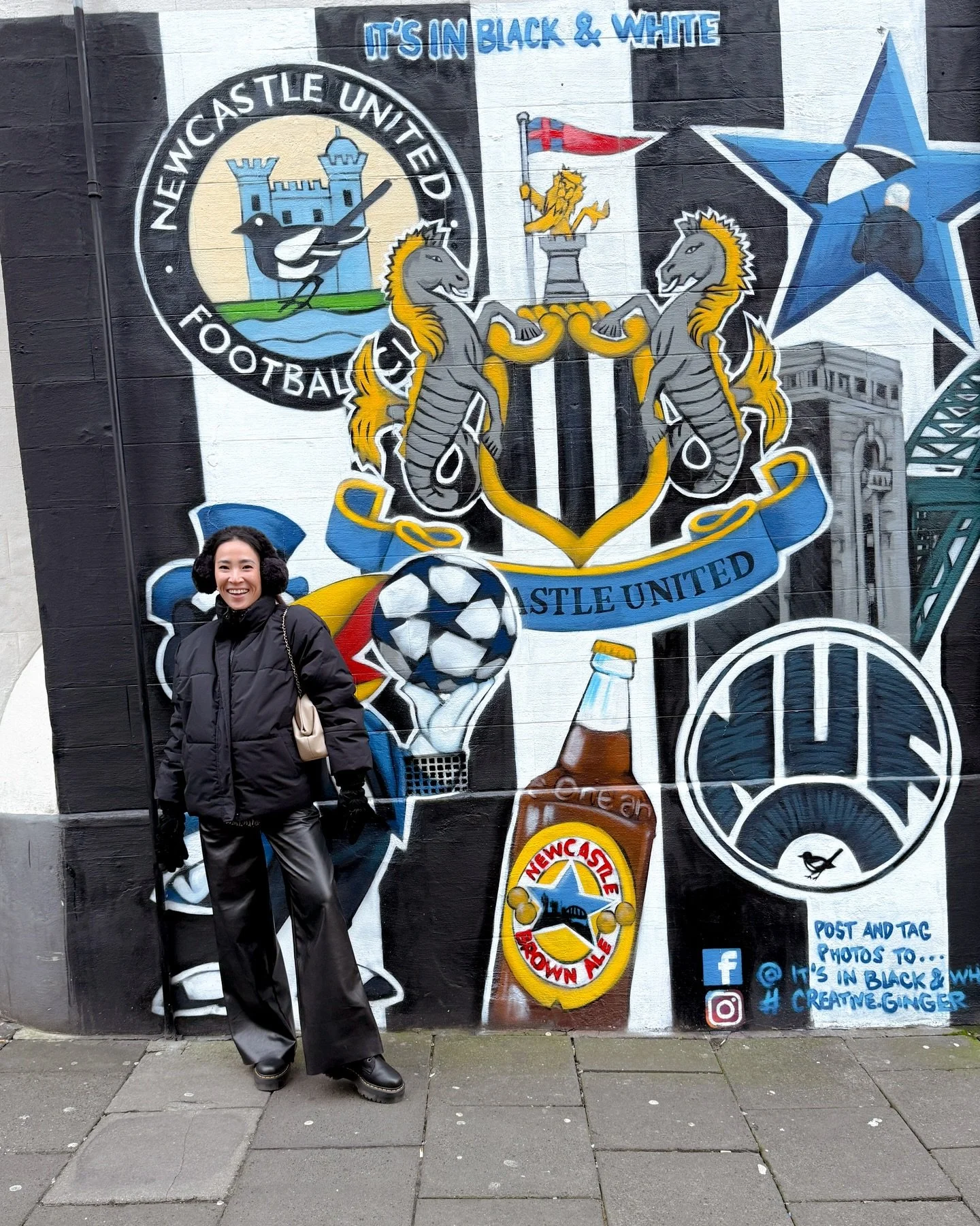 Side quest to #Newcastle:
It&rsquo;s In Black &amp; White Store Mural by @creative.ginger 
@nufc The Barracks Hospitality for Chelsea match 20/12
@newcastleschristmas market 
@waterstonesnewc pit stop for a new read
Pretty lights adorning @thedubline