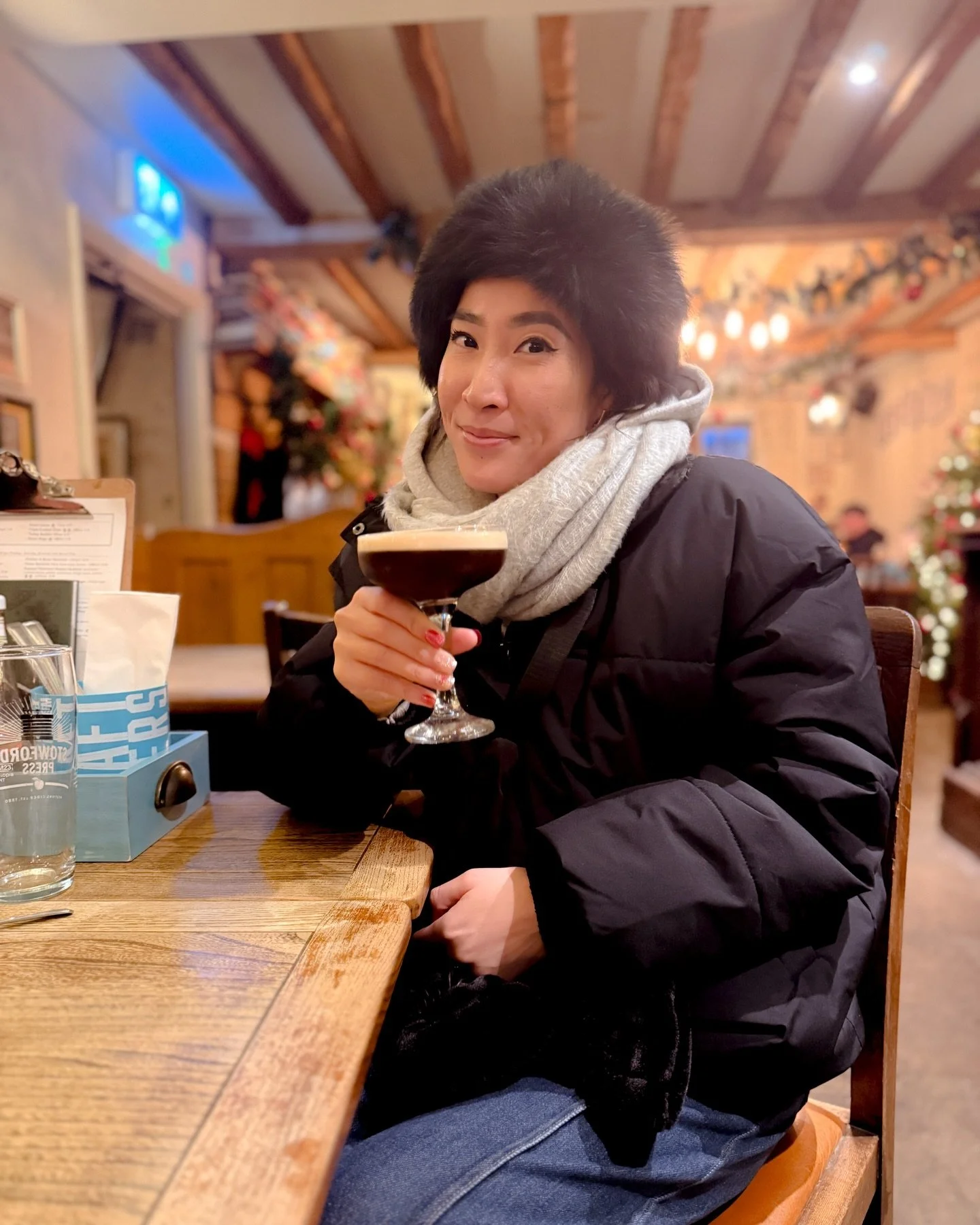 gotta stay warm amirite?! 😆 I mean after a few #espressomartinis &ldquo;soup&rdquo;, I should be warmed right up! A stop into @thehornbrookinn before we headed off to the Leonardslee Lights! What are your New Year&rsquo;s Eve plans?! #soupseasonishe