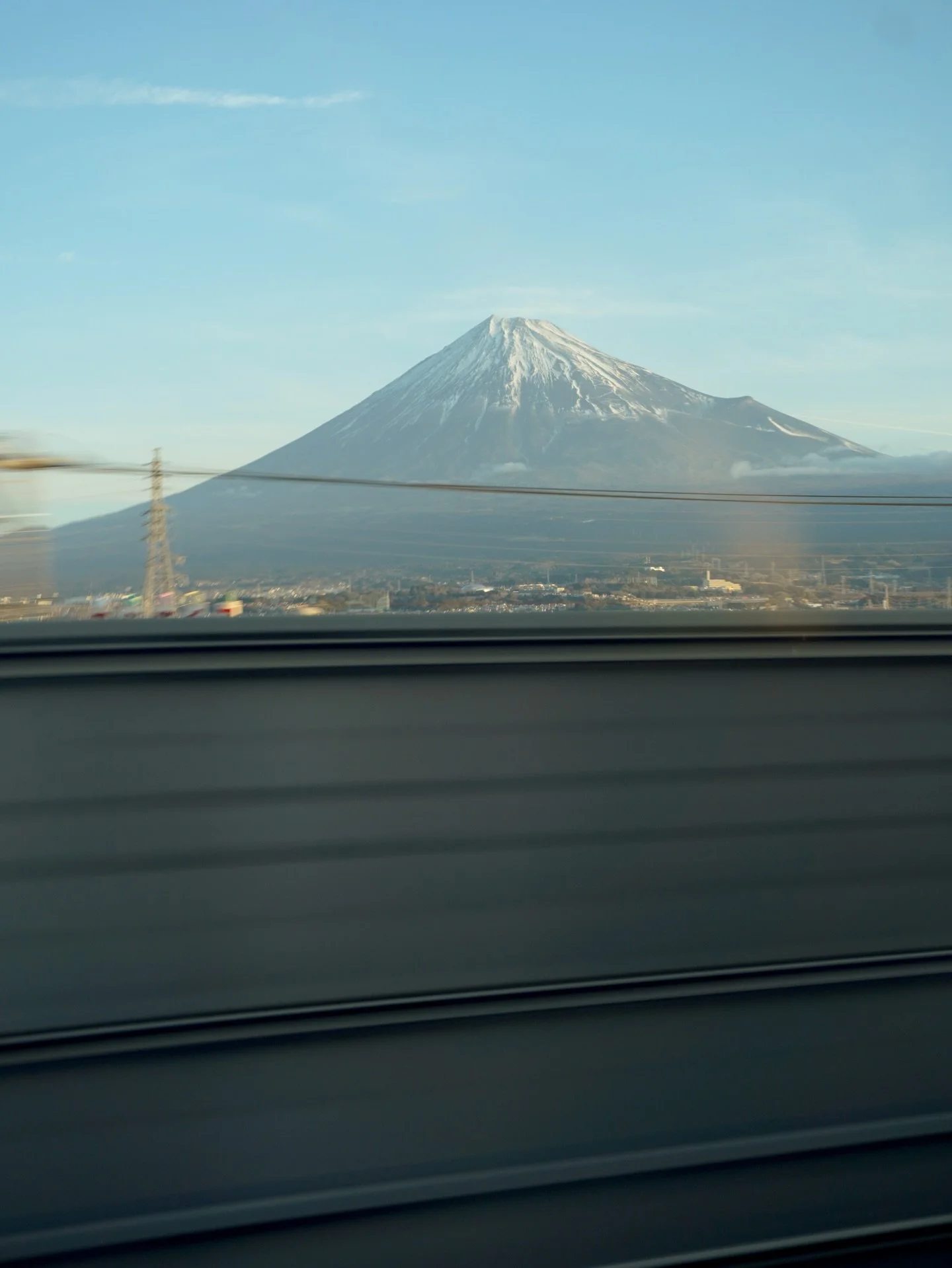Peep #mtfuji🗻 from the #shinkansen 🚅💺