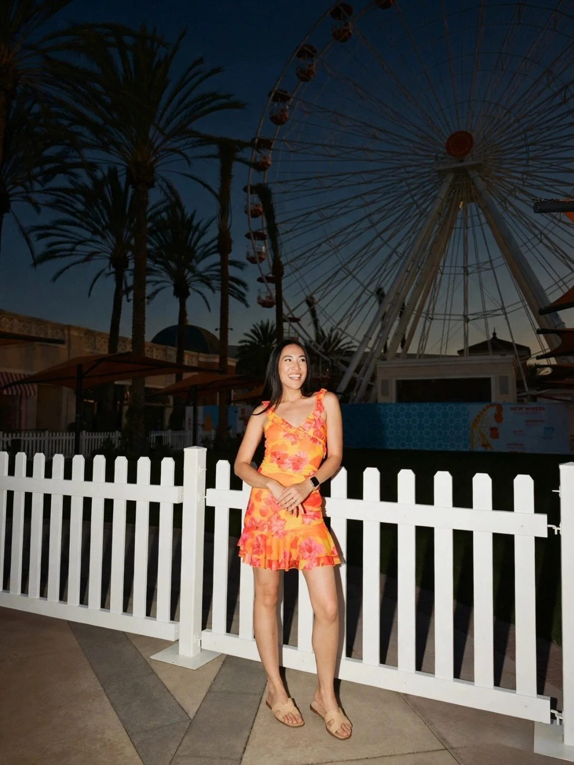 trying to step out of my comfort zone by wearing color more. Felt it fitting to do something vibrant for my bday celebrations at the @irvinespectrumcenter since their main color is orange 🍊 Have you heard or seen that the new #SunWheel has soft open