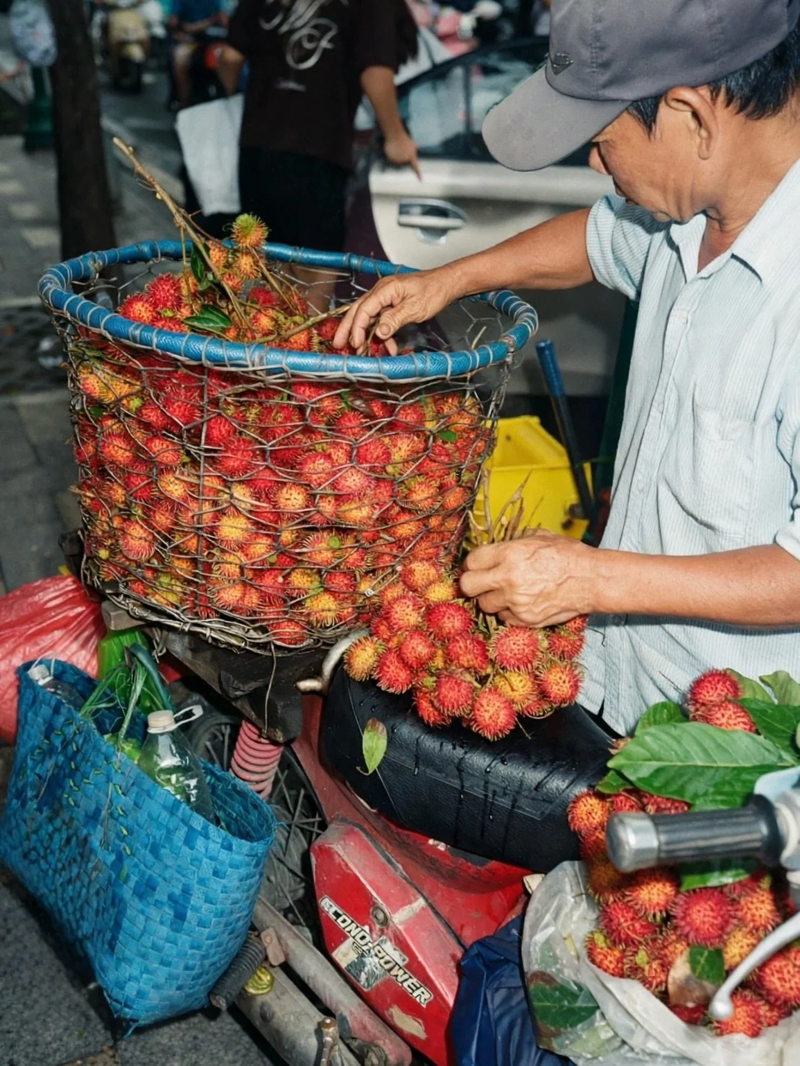 more snaps from #s&agrave;ig&ograve;n 

#saigonstreets #hcmcity #saigonvietnam #saigonlife