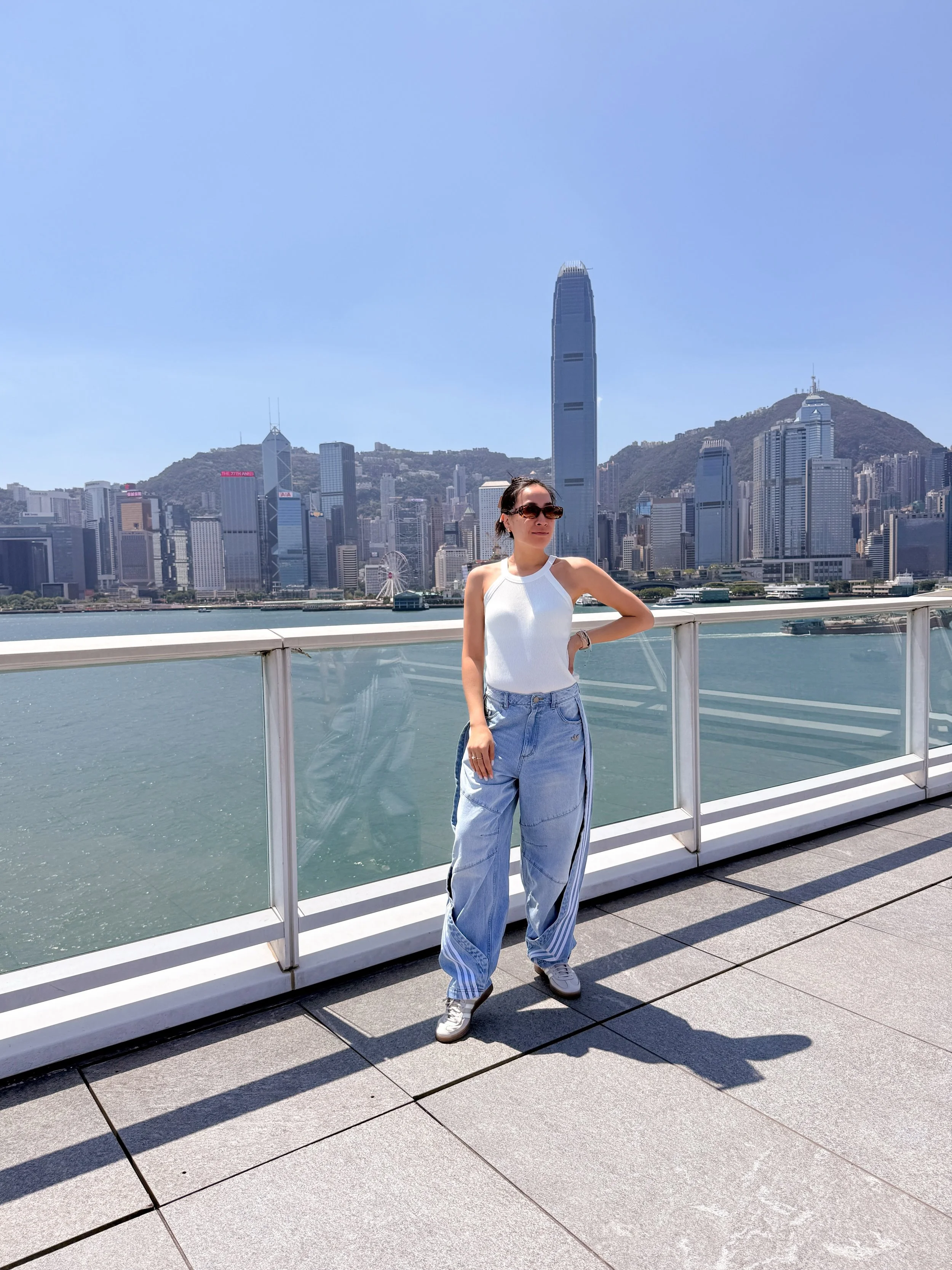 rockin my new @adidasoriginals @adidashk fit for my last day in Hong Kong (literally last day&hellip;last few hours, flight later in the evening 😆) gawd #VictoriaHarbour and the #HongKongSkyline is something eeeeeelse, especially on a clear day 😍 @