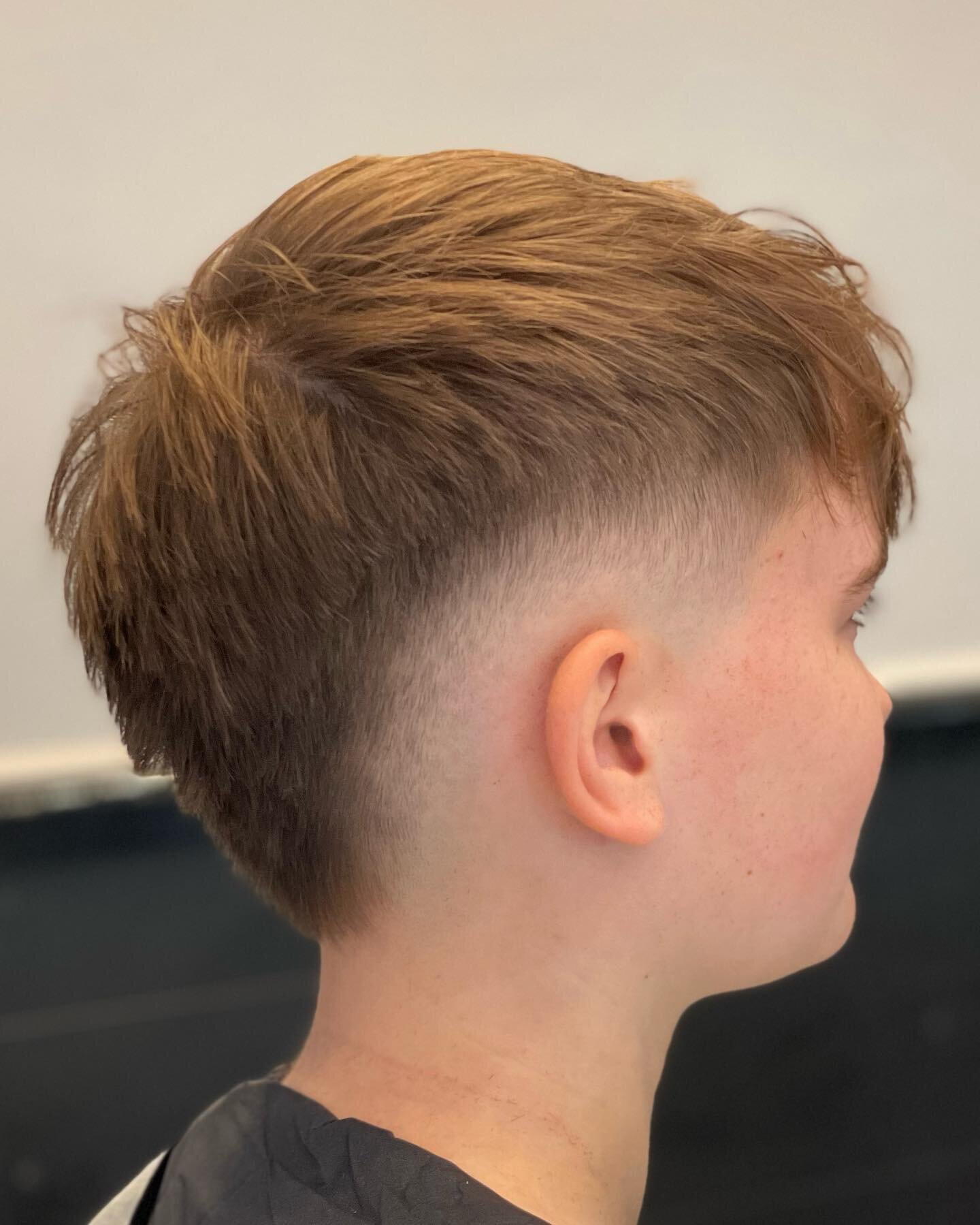 &bull;
&bull;
&bull;
&bull;
&bull;

Skin Fade Mohawk 🔪 

Haircut by CJ

💈
💈
💈
💈

#signaturebarbers #signaturebarberscheltenham #cheltenham #gloucestershire #thesuffolks #suffolkroad #cotswoldsbarbers #cheltenhambarbers #barbers #barberlife #barb