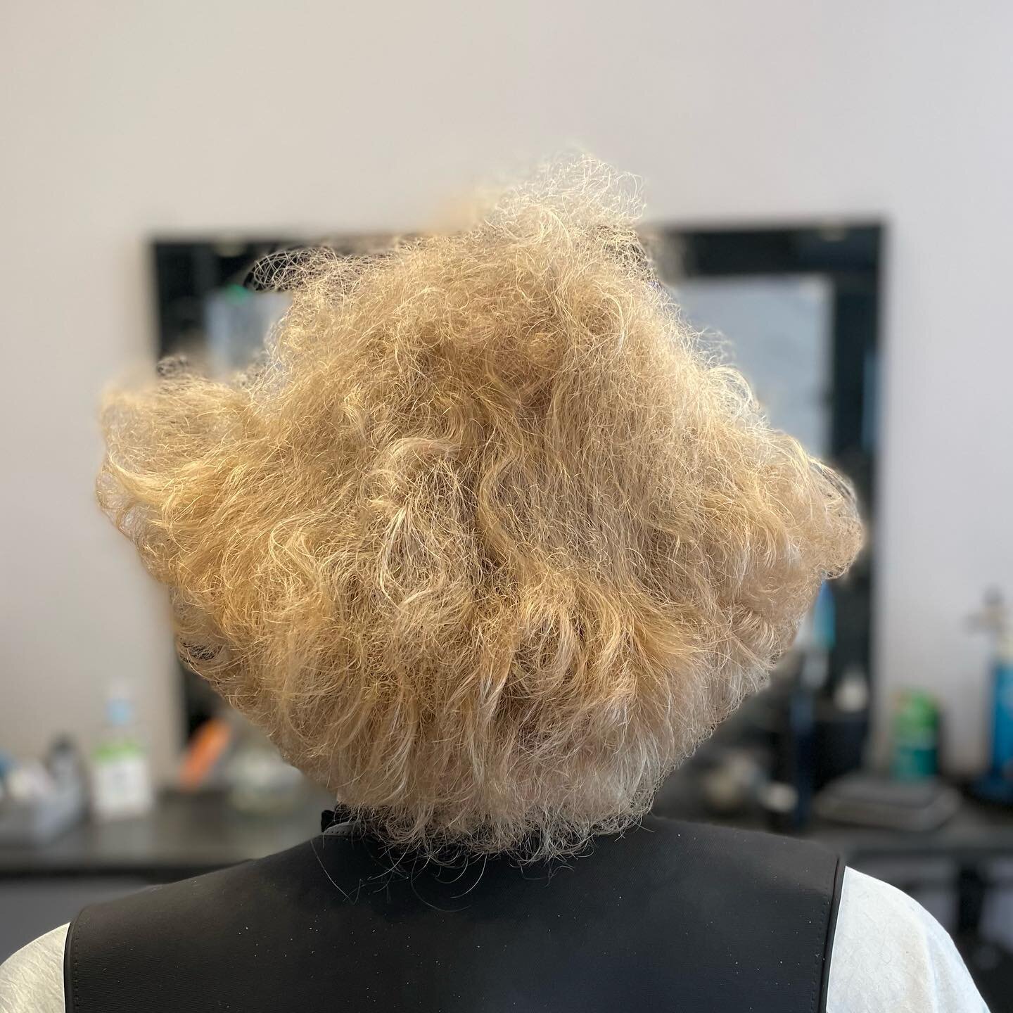 &bull;
&bull;
&bull;
&bull;
&bull;

Needless to say that Ollie needed that haircut. 
Sideshow Bob vibes from behind 

Haircut by Cj

💈
💈
💈
💈

#signaturebarbers #signaturebarberscheltenham #cheltenham #gloucestershire #thesuffolks #suffolkroad #ch