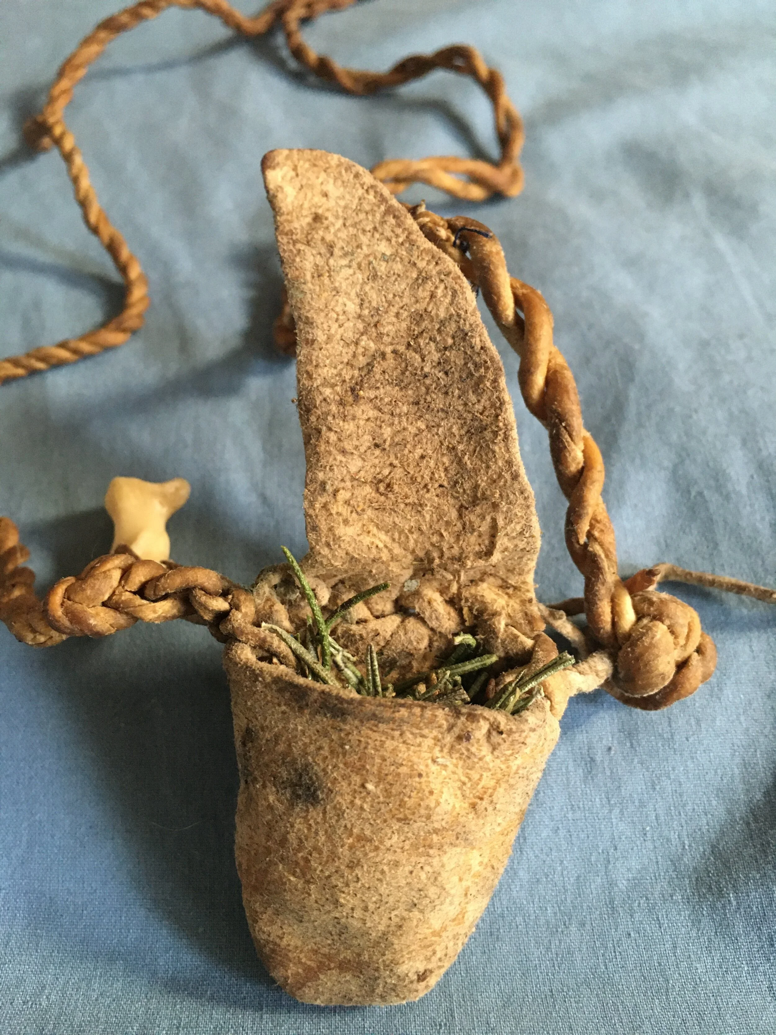 buckskin braintanning amulet bag