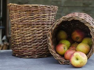 2+wicker+baskets+with+apples.jpeg