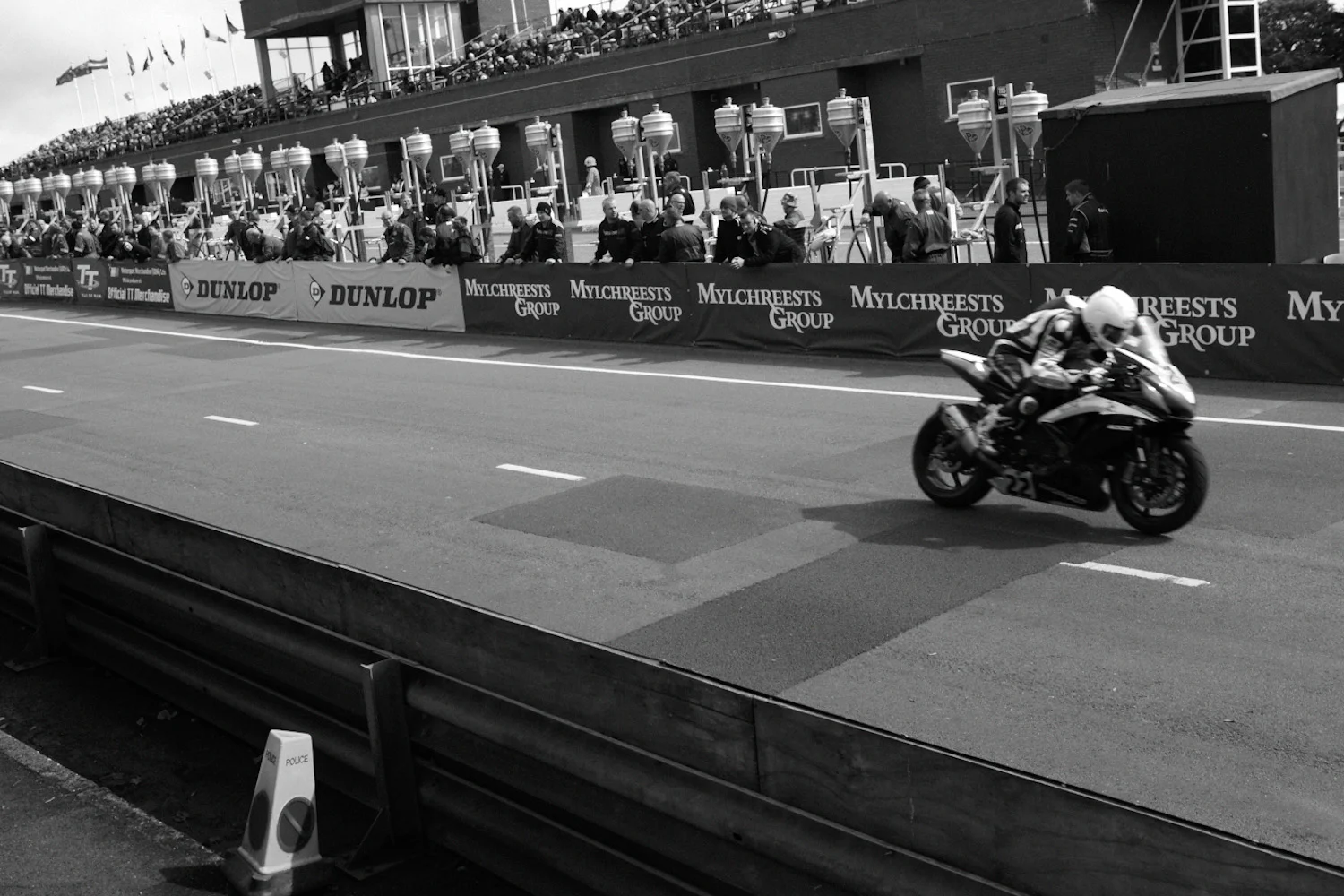 Lynda-Churilla- MANXGRANDPRIX_022_.jpg