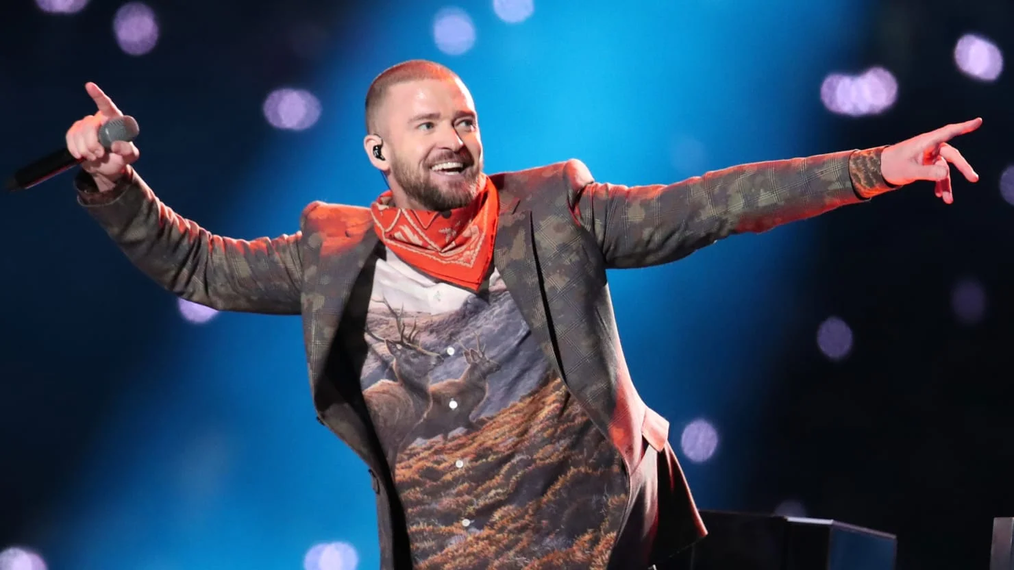 Justin Timberlake performing at last year’s Super Bowl (@thedailybeast)