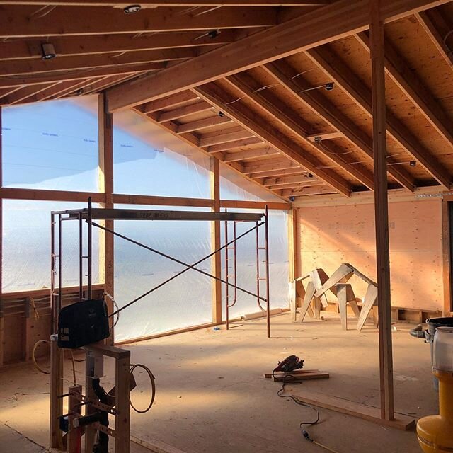 Afternoon sun highlighting progress at #HiiltopHouse in Somerset Community.
.
.
.
.
#warmlight #somersethouse #midcenturymodern #construction_site