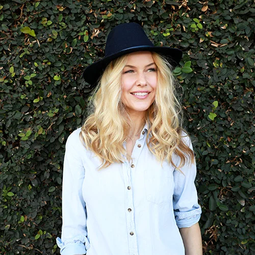 Kaitlin Robinson is your Light Coach from Los Angeles California. Helping you achieve inner peace through her coaching sessions.