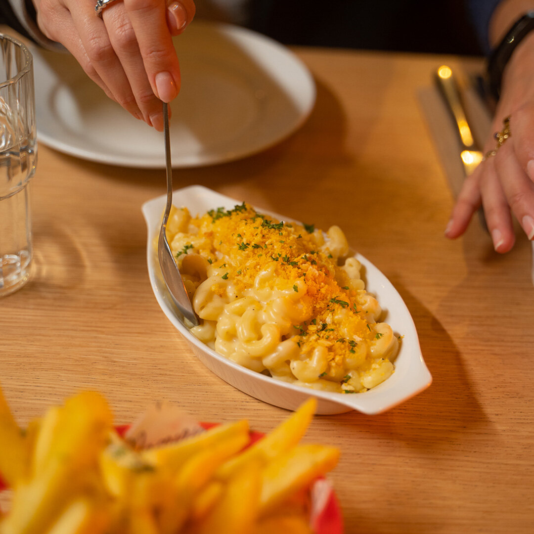 Dig into a warming autumn side ~ WW Mac&rsquo;n&rsquo;cheese made with double cheese macaroni, served with a golden twisty crust. ⠀⠀⠀⠀⠀⠀⠀⠀⠀
⠀⠀⠀⠀⠀⠀⠀⠀⠀
#macncheese #winnerwinnernz