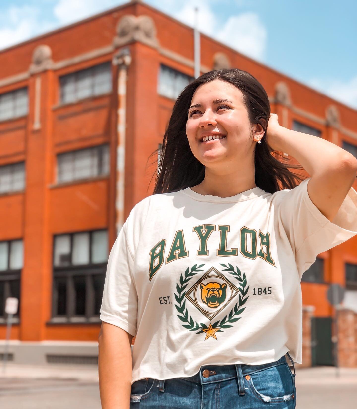 It&rsquo;s a beautiful day for some Baylor Football! 💛💚 🐻
We restocked all of our Est&amp;Co merch just in time for the game! We always sell out fast, so snag yours while you can! ✨
&bull;
&bull;
&bull;
&bull;
#showusyourgrae #graegirls #spicewaco