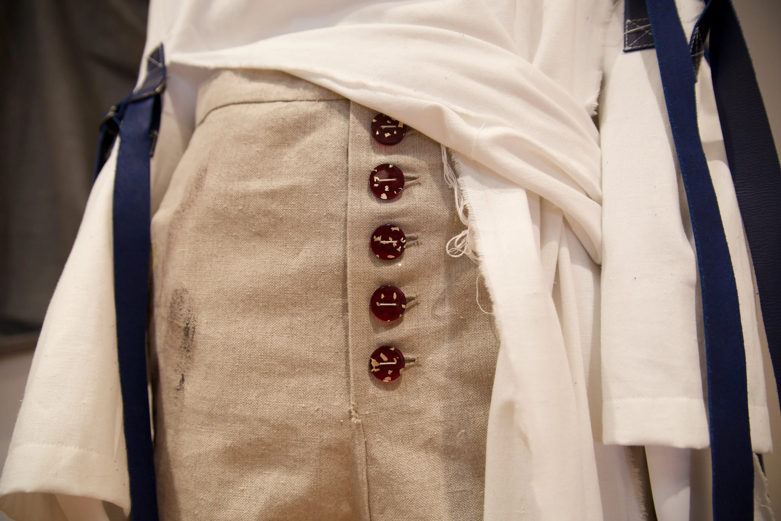 Buttons_thesis_maroon_gold_Spring17.jpg