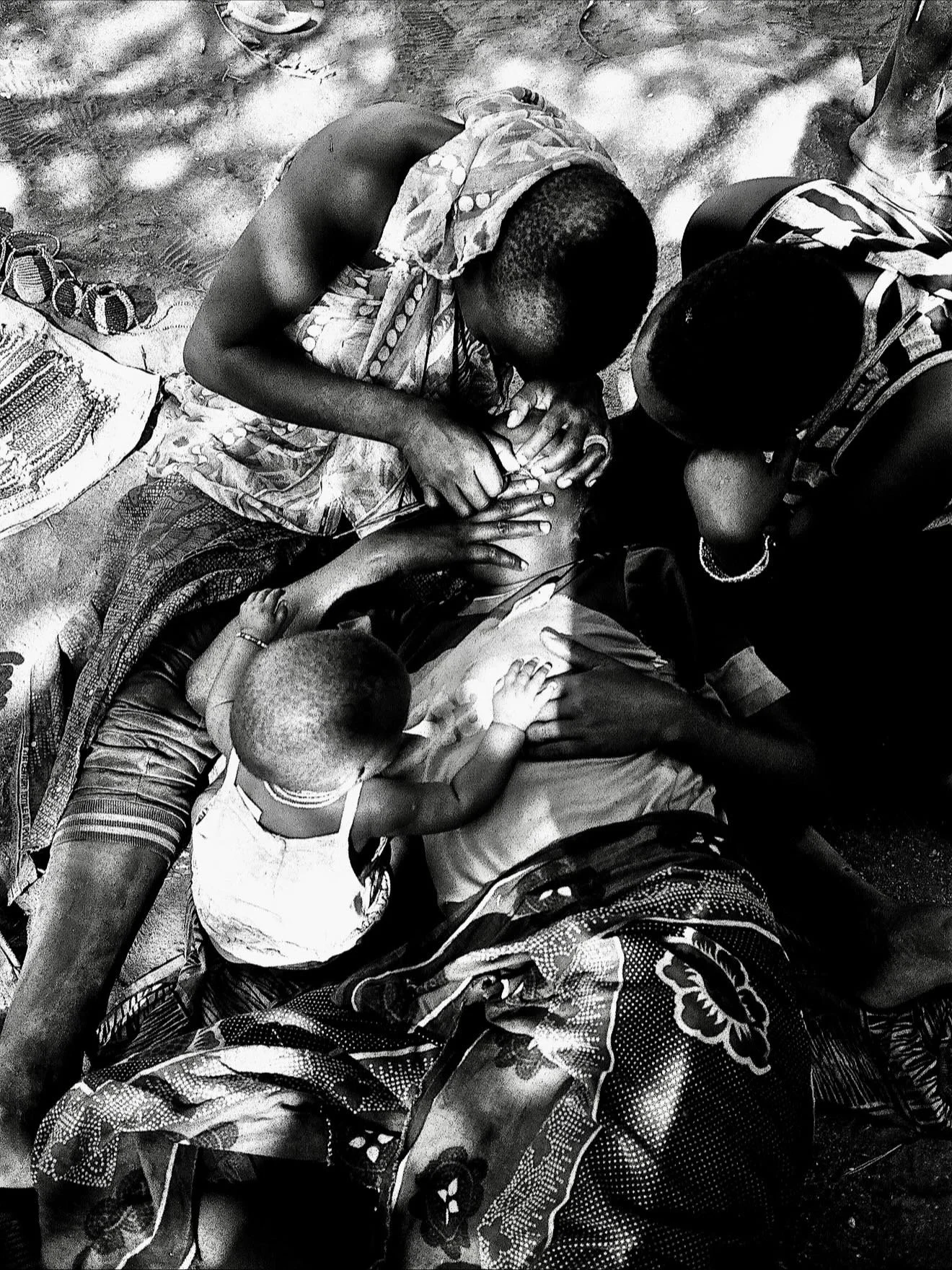 Spending time with the Hadza 🖤🤍

1 - Women work together in a beauty ritual of removing lashes with a sharp knife
2 - Hunter and prey 
3 - Shani and friends
