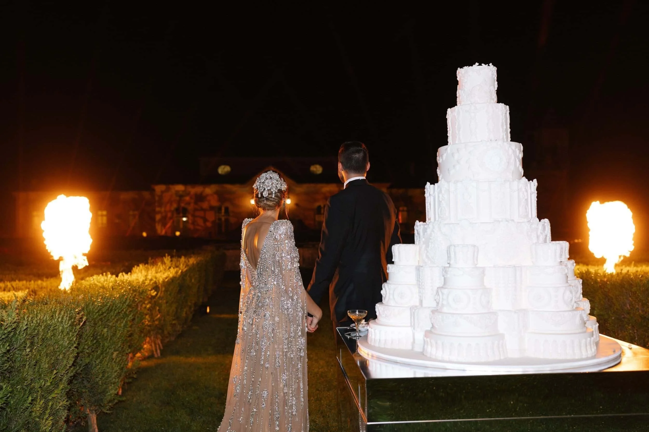 Tips for showcasing and photographing your wedding cake