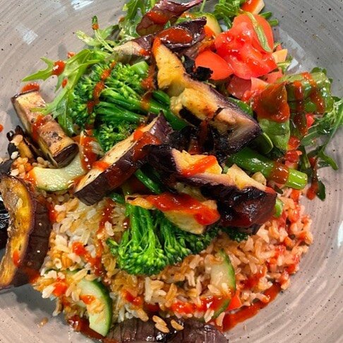 The sun is shining, our garden is open and it&rsquo;s 50% off all vegetarian and vegan dishes! 🌞 What more could you ask for? 🤔 Why not try our brown rice bowl, pictured here! 🥦