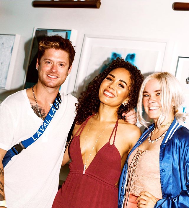When singers show up to a #nfl party cause.... #Malibu and #Tequila can&rsquo;t really be beat. ⠀
@lenaychantelle @kreeshaturner