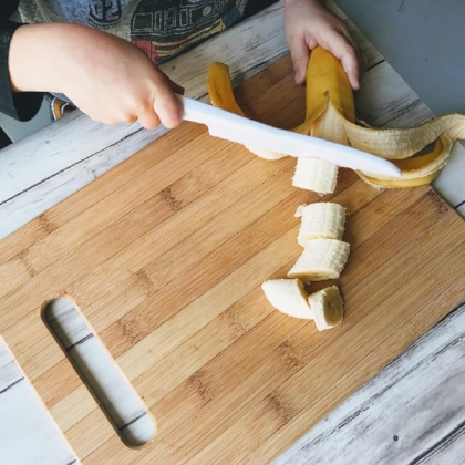 Kid-safe nylon knives by Curious Chef