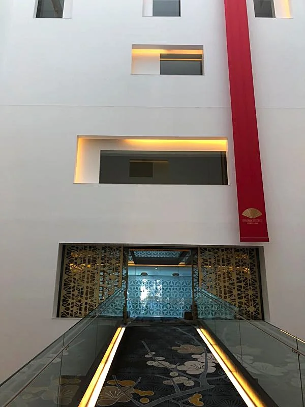Hotel Entrance 2.jpg
