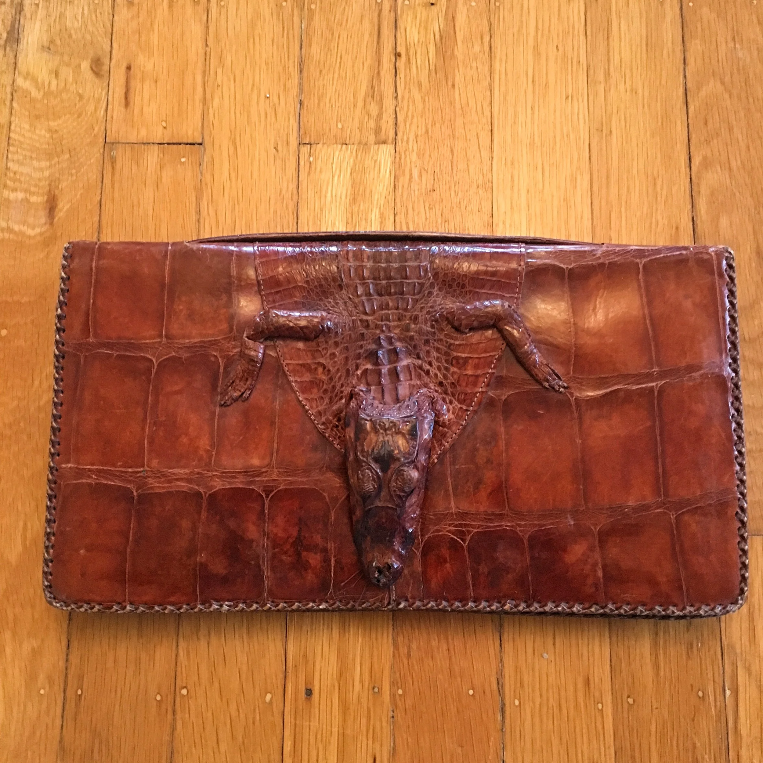 Alligator Clutch