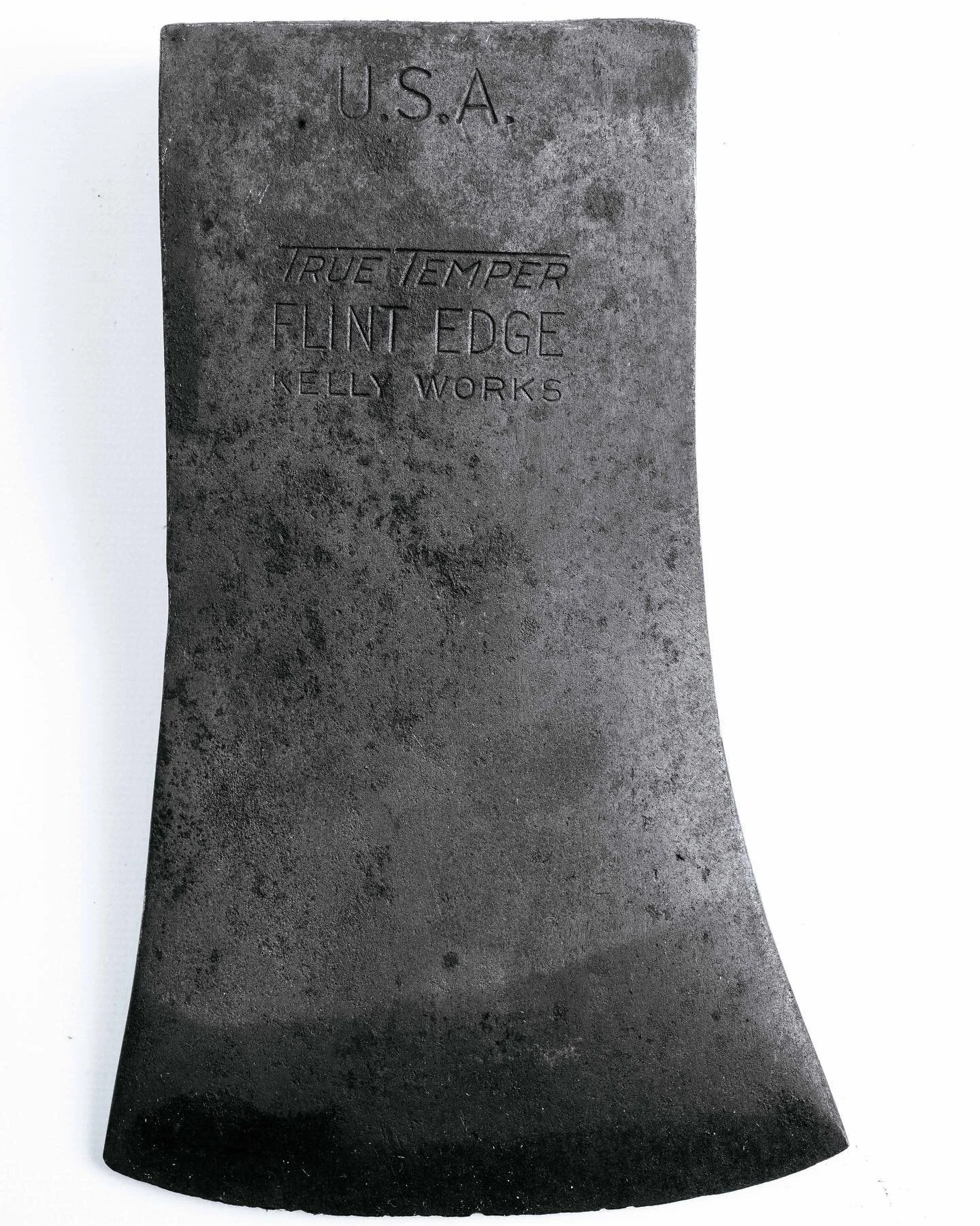 U.S.A. // Hard Feelings &hellip; #stilllifephotography #blackandwhite #fineart #fineartphotography #ig_fineart #fineartamerica #blackandwhitephotography #minimalist #minimalistphotography #studio #toolportrait #stilllife #woodworking #patina #carpent