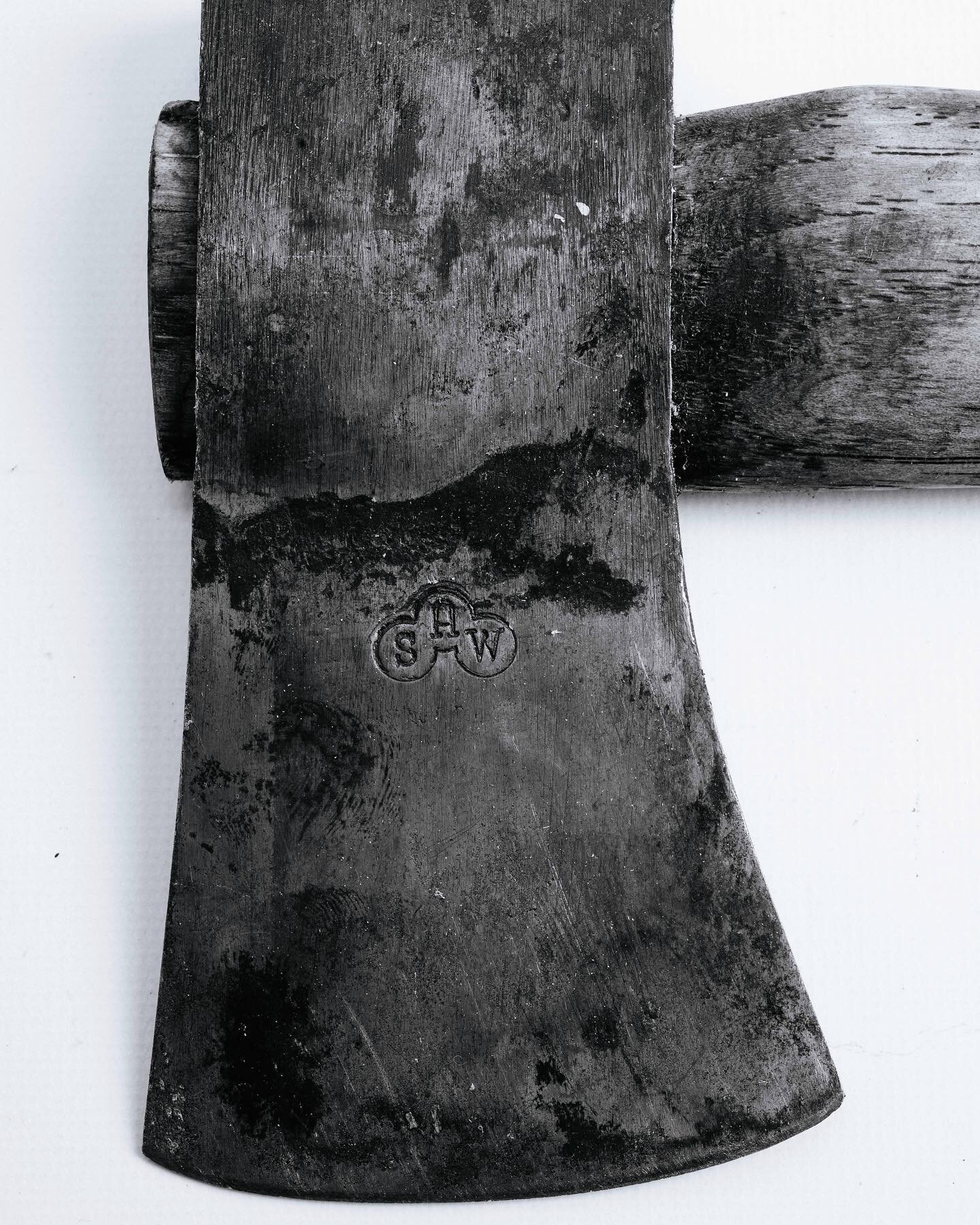 S.A.W. // Hard Feelings &hellip; #wetterlings #stilllifephotography #blackandwhite #fineart  #ig_fineart #fineartamerica #blackandwhitephotography #minimalist #minimalistphotography #studio #toolportrait #stilllife #woodworking #patina #carpentry #st