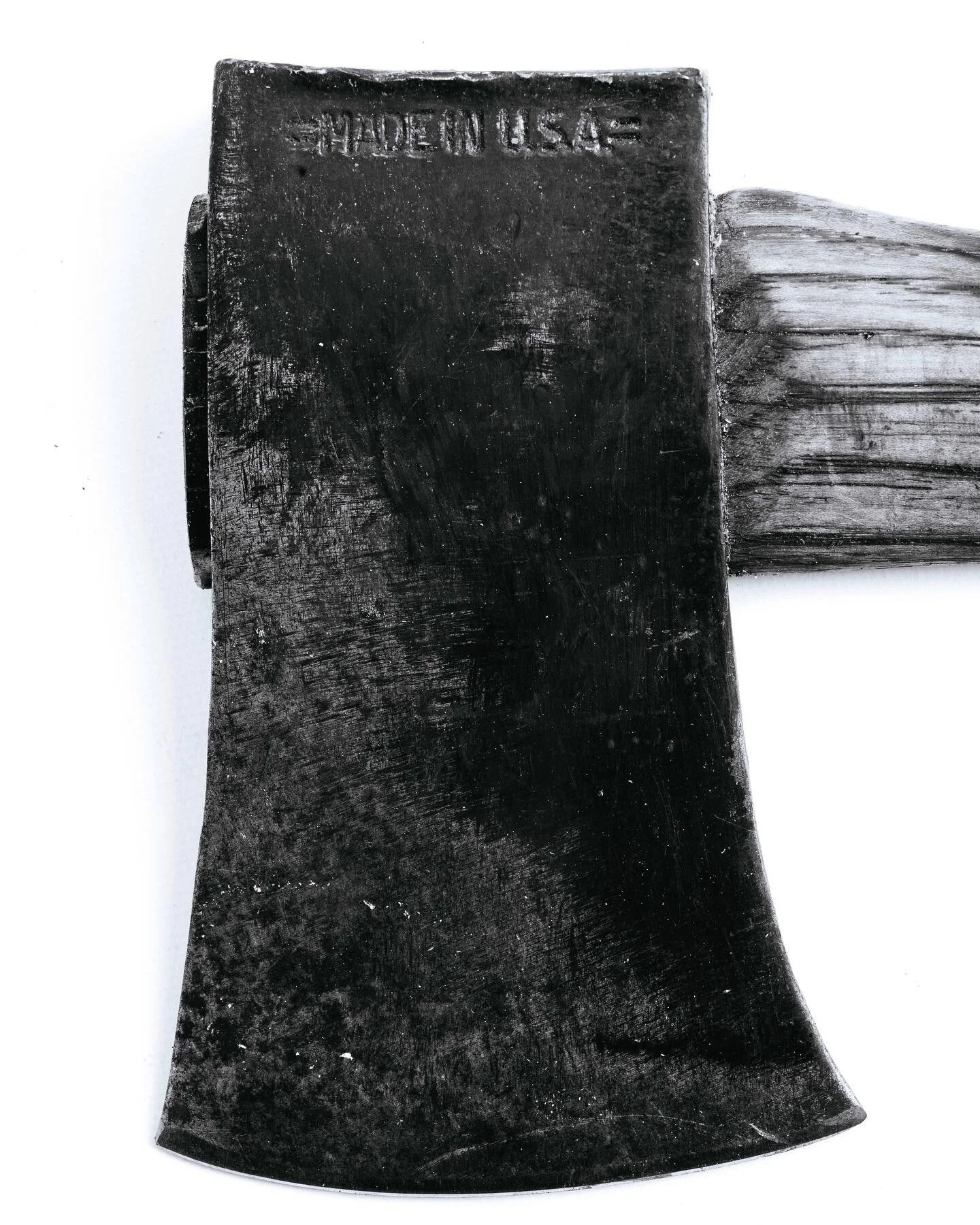 Collins Commonwealth // Hard Feelings &hellip; #collinsaxe #commonwealth #boysaxe #axeporn #axerestoration #stilllifephotography #blackandwhite #fineart  #ig_fineart #fineartamerica #blackandwhitephotography #minimalist #minimalistphotography #studio